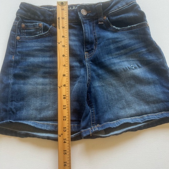 EUC Indigo Rein Curvy Short Juniors 5/26 Medium Wash Whiskered Stretch Denim - Picture 2 of 7